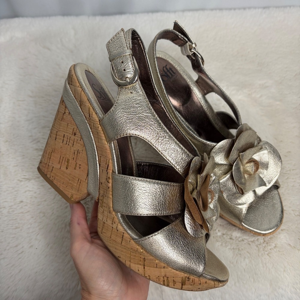 Sofft Womens Gold Metallic Leather Floral Cork Wedge Sandals 9.5M 1256495 CBHK11